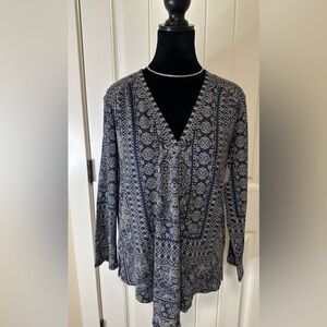 Lucky Blue V-neck Tunic Pullover top- Size Medium
